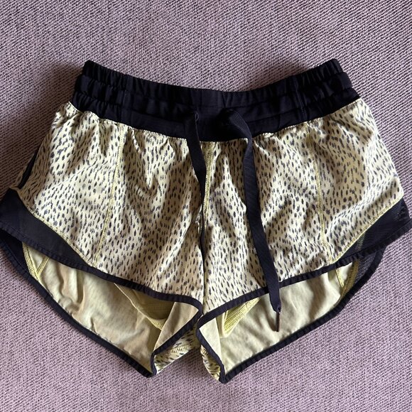 Lululemon Hotty Hot Short Dottie Dash Clarity Yellow Black / Black - Picture 4 of 8
